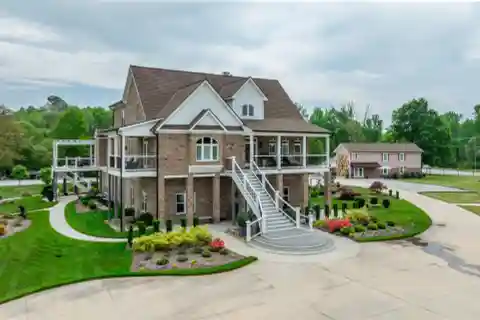 Luxurious and Expansive Estate in Archdale