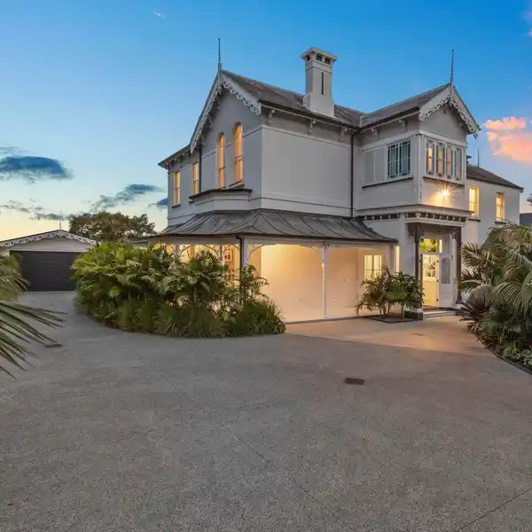 EXTRAORDINARY RESIDENCE WITH A RICH HISTORY