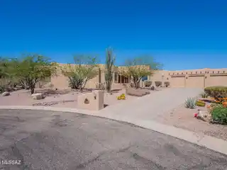 Santa Fe-Style Retreat in the Foothills