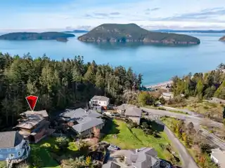 Luxurious Custom Home Overlooking Burrow's Bay