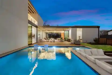 Architectural Marvel in Barton Hills