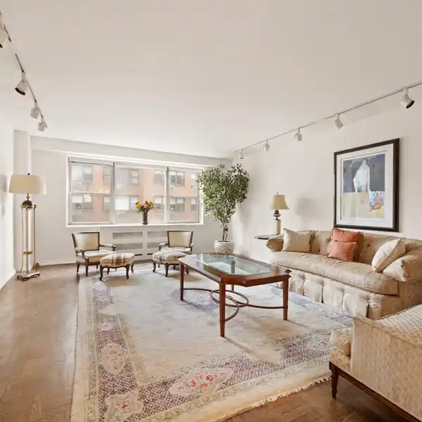 EXPANSIVE LIVING ROOM AND FORMAL DINING