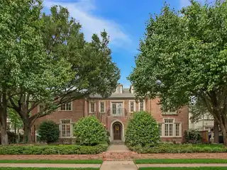 Truly Remarkable Residence in St. Andrews Place