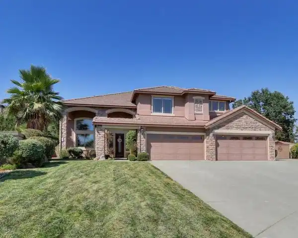 PREMIUM COUNTRY LIVING WITHIN THE WILDWINGS COMMUNITY