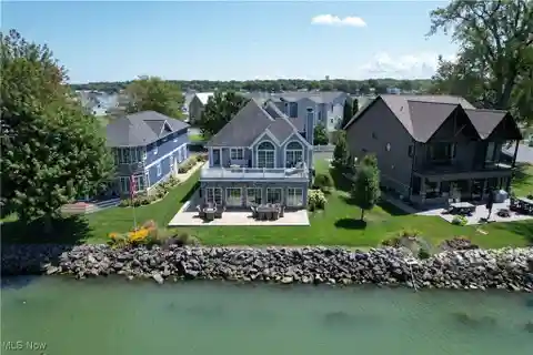 Fabulous Coastal Vibe on Lake Erie