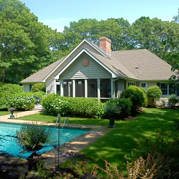 BRIGHT AND ELEGANT THREE BEDROOM RENTAL