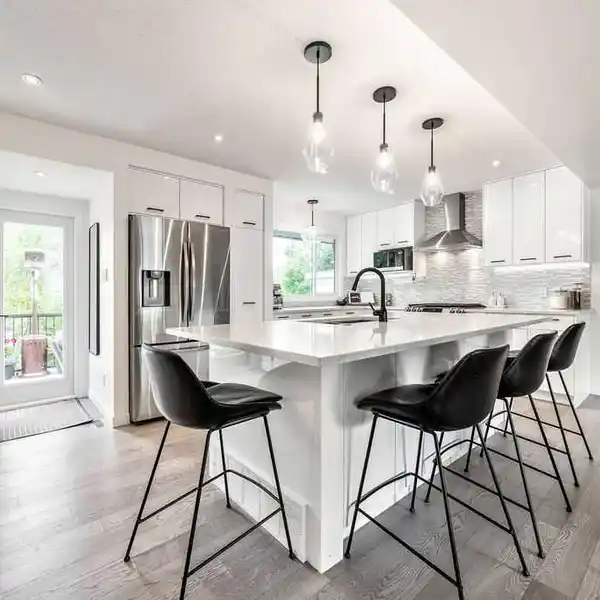 LUXURY MEETS FUNCTION IN THIS FAMILY HOME