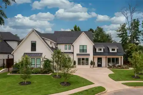 Entertain in Style and Relax in Luxury