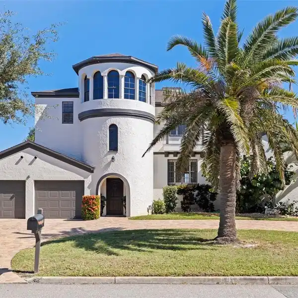 COASTAL ELEGANCE WITH TRUE OPEN WATER ACCESS