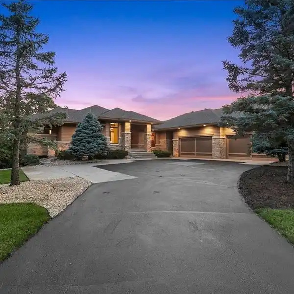 STUNNING CUSTOM-DESIGNED HOME