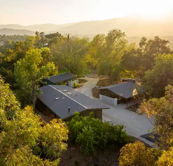 PRIVATE HILLTOP RETREAT