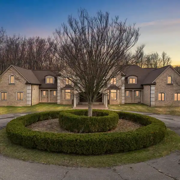 REMARKABLE ESTATE OFFERING BEAUTY AND TRANQUILITY