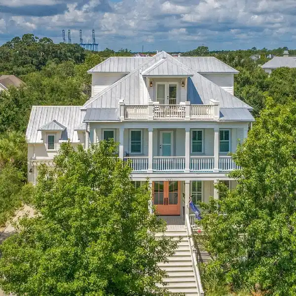 STYLISH, VERSATILE FAMILY HOME