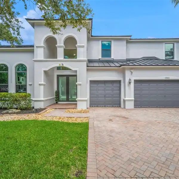 SHOWSTOPPING HOME FULL OF UPSCALE UPGRADES