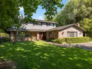 Country Living with Convenient Access to Town