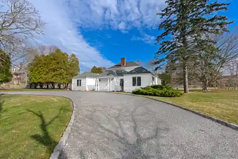 Beautiful Rental with Pool and Tennis Court
