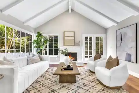 Charming Single-level Cottage in Cape Cove