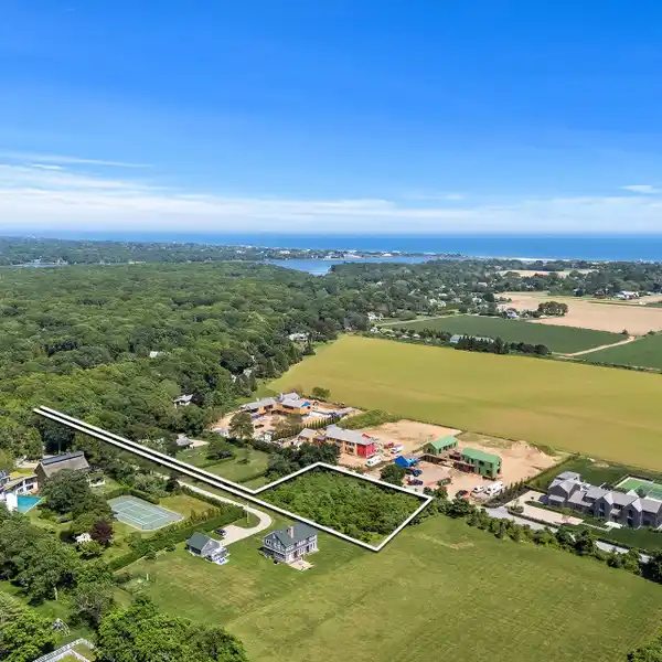 OVER ONE ACRE ABUTTING AGRICULTURE RESERVE