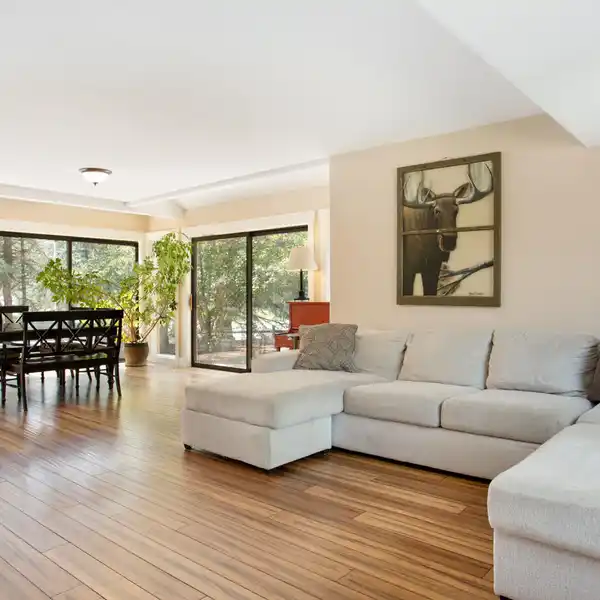 CHARMING FAMILY HOME IN IDEAL EDWARDS LOCATION