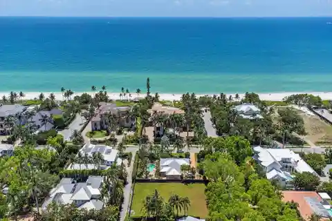 Oversized Parcel in Coveted Location