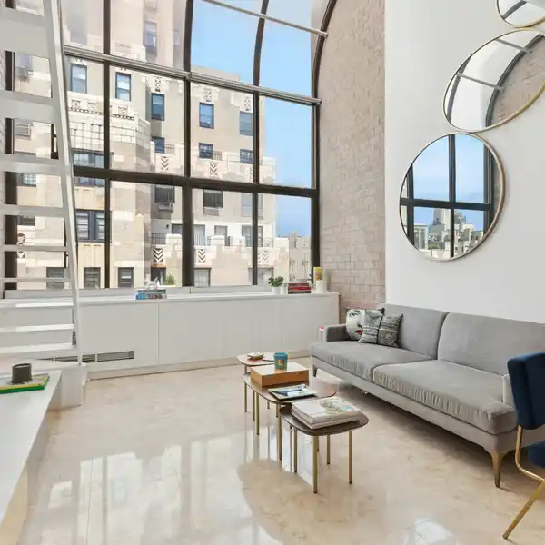 BOUTIQUE CONDO WITH STUNNING WINDOWS AND TERRACE