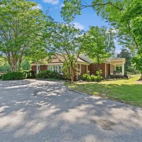 LUXURY AND COUNTRY LIVING ON 43 ACRES