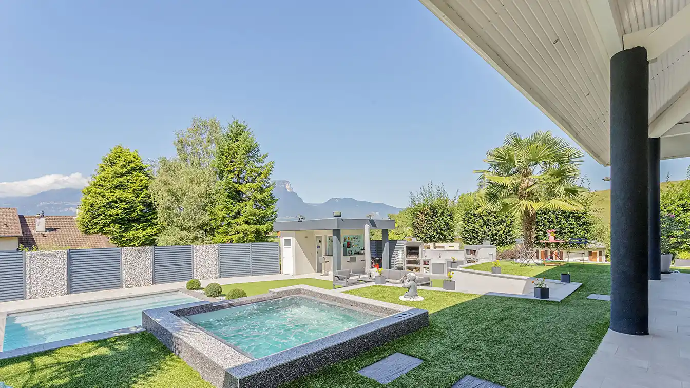 Contemporary Style House in Prime Location