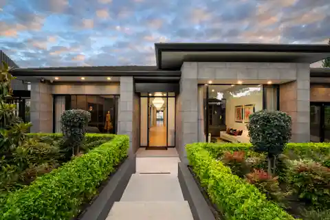 Breathtaking Residence Redefines Modern Luxury