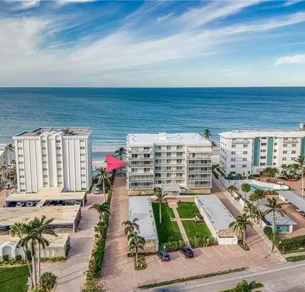 GULF-FRONT CONDO IN THE HEART OF THE MOORINGS OF NAPLES