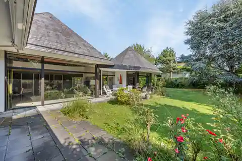 Exceptional Bungalow with Expansion Potential on a Dream Plot