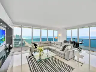 Elegant Coastal Escape on the 38th Floor