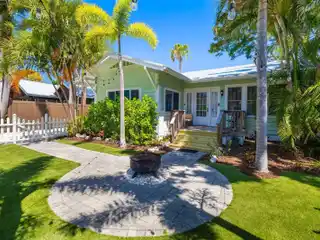 Beautifully Updated 1924 Cottage with Guest House