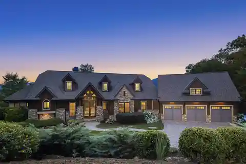 Outstanding Turnkey Mountain Home