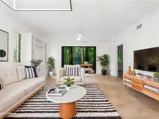 Luxurious Coastal Living at Naples Bay Resort