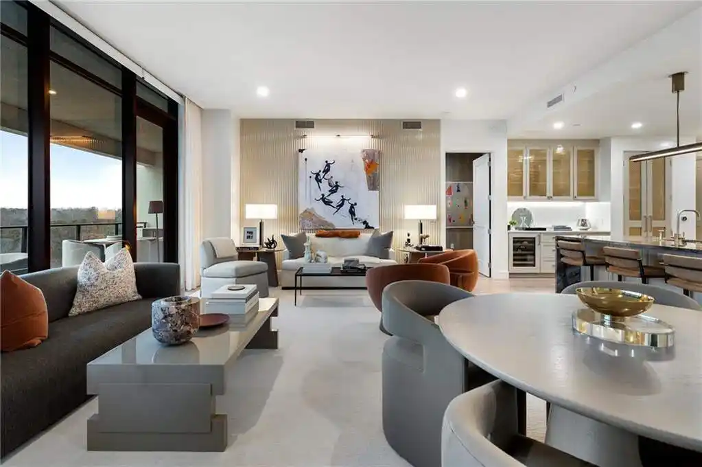 Sought-after Residence in Prestigious Graydon Buckhead