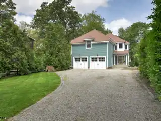 Luxury Lake Living