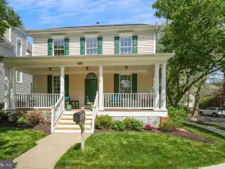 King Farm Colonial with Designer Flair