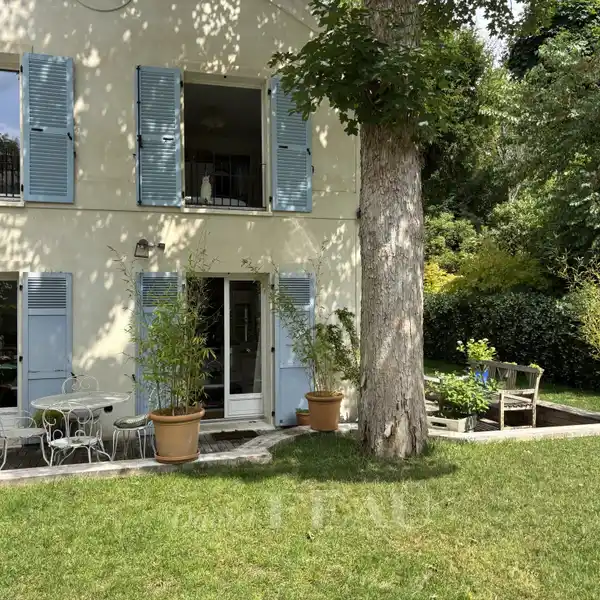 LOVELY HOME WITH TERRACE AND GARDEN
