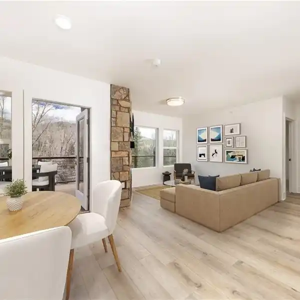 THOUGHTFULLY DESIGNED RESIDENCE AT BLUE RIVER FLATS