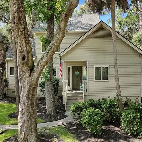 SPACIOUS HOME IN THE HEART OF PALMETTO DUNES