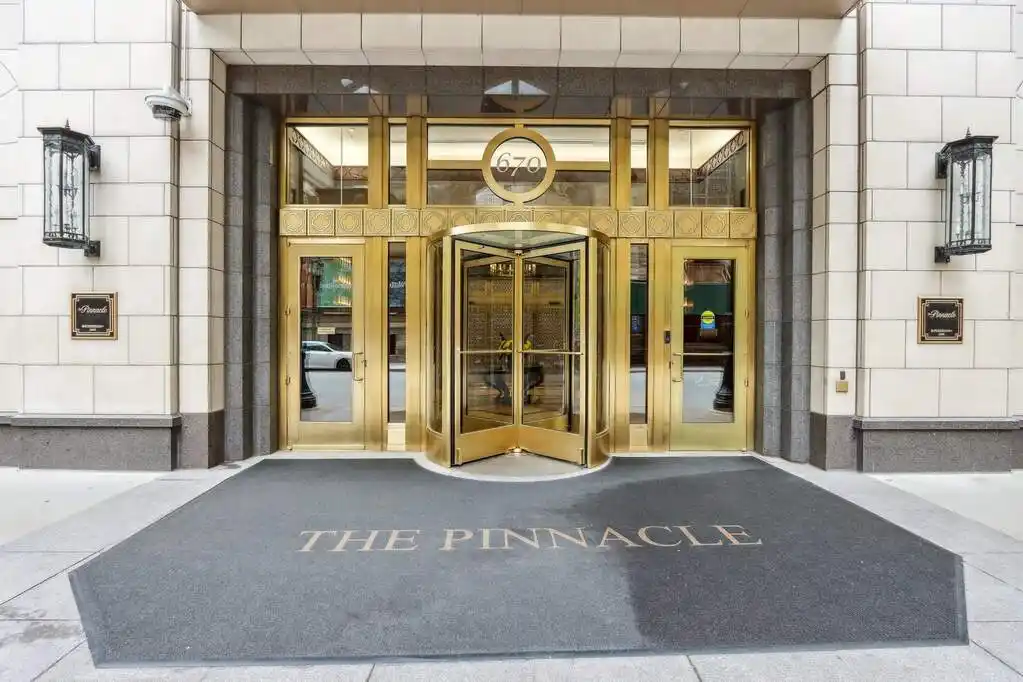 Beautiful Condo with Magnificent Views of the City