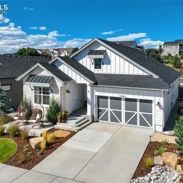 STYLISH SANCTUARY IN THE FARM – TRAILS, VIEWS & LUXURY FINISHES