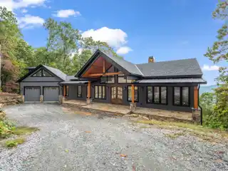 Elevated Mountain Living in Bright's Creek