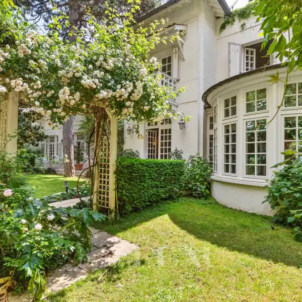 HAVEN OF PEACE IN A BUCOLIC SETTING