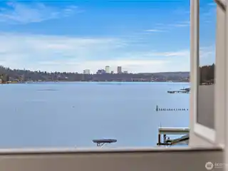 West-Facing Lake Washington Retreat