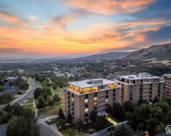 PREMIER PENTHOUSE RETREAT