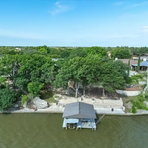RARE PROPERTY ON LAKE GRANBURY