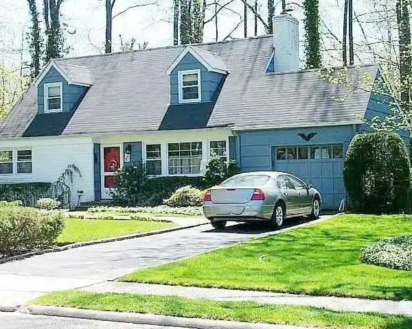 EXPANDED BRICK RANCH HOME IN KINGS POINT VILLAGE