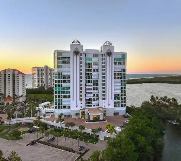 RARE HIGH-FLOOR CONDO IN BAYPOINTE