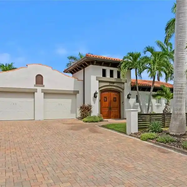 WATERFRONT LIVING ON VINA DEL MAR ISLAND